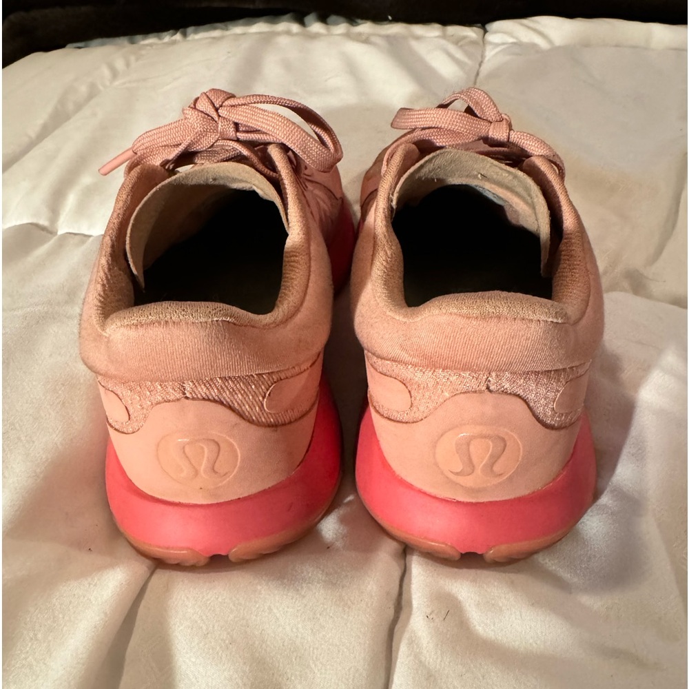 Good condition lululemon shoes! Size 6 let me know if you have any questions